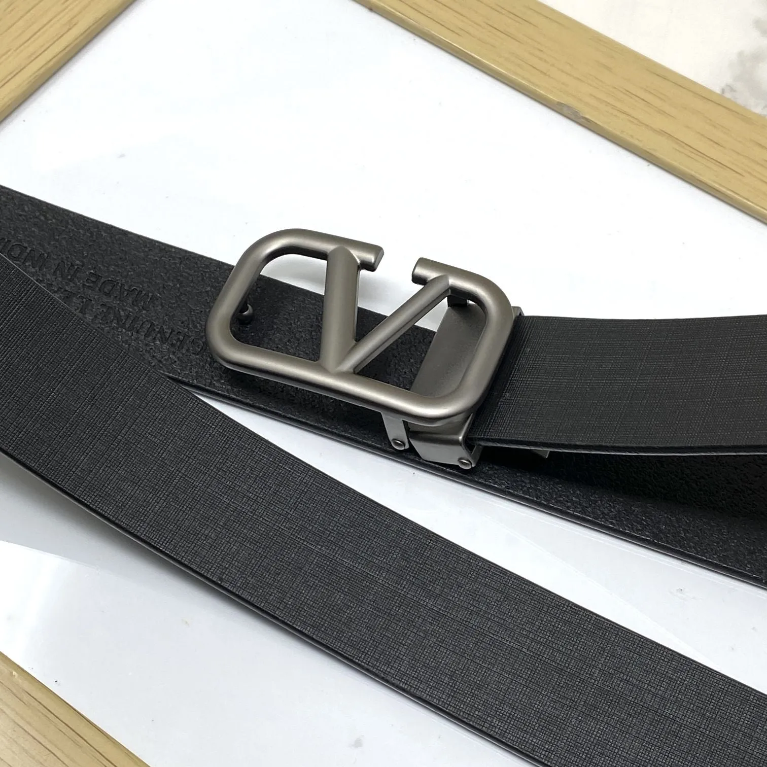 Casual V-Pattern Leather Strap Belt-JonasParamount