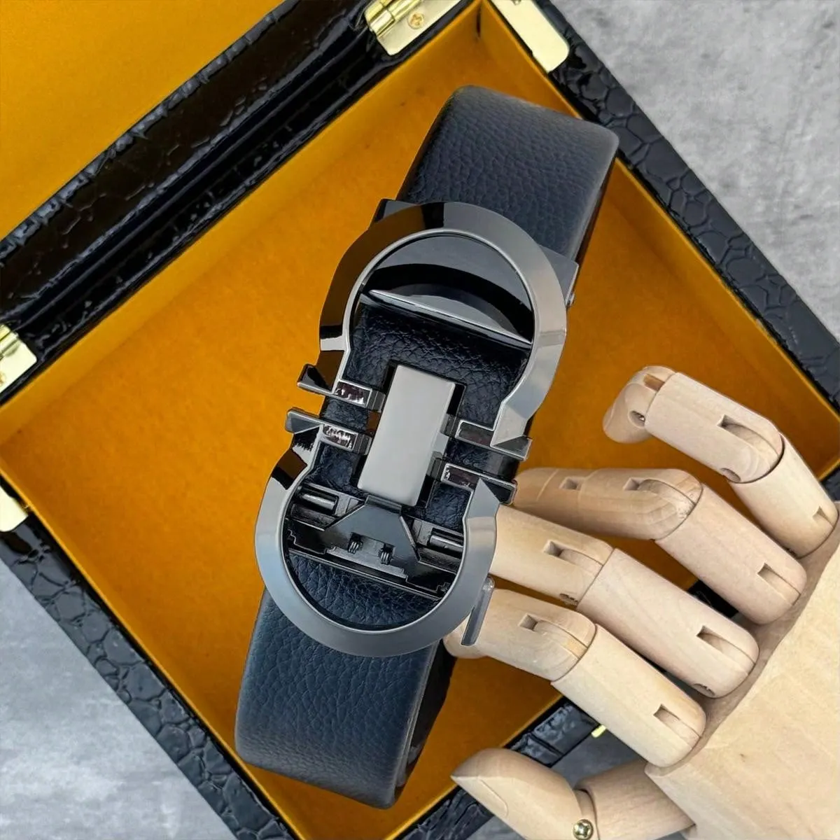 Men's Belt, Fashionable and Classic Casual Belt with Single Prong Buckle